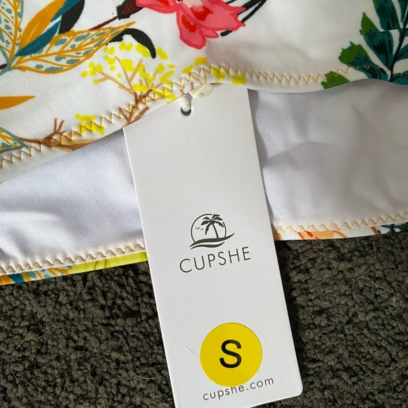 CUPSHE Yellow Floral Ruffled Bikini - Picture 4 of 7